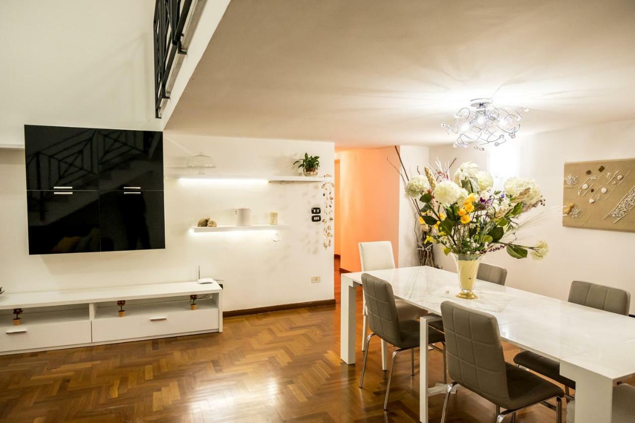 Il Salotto Di Nonna Cornelia 2 Hotel Napoli Bagian luar foto