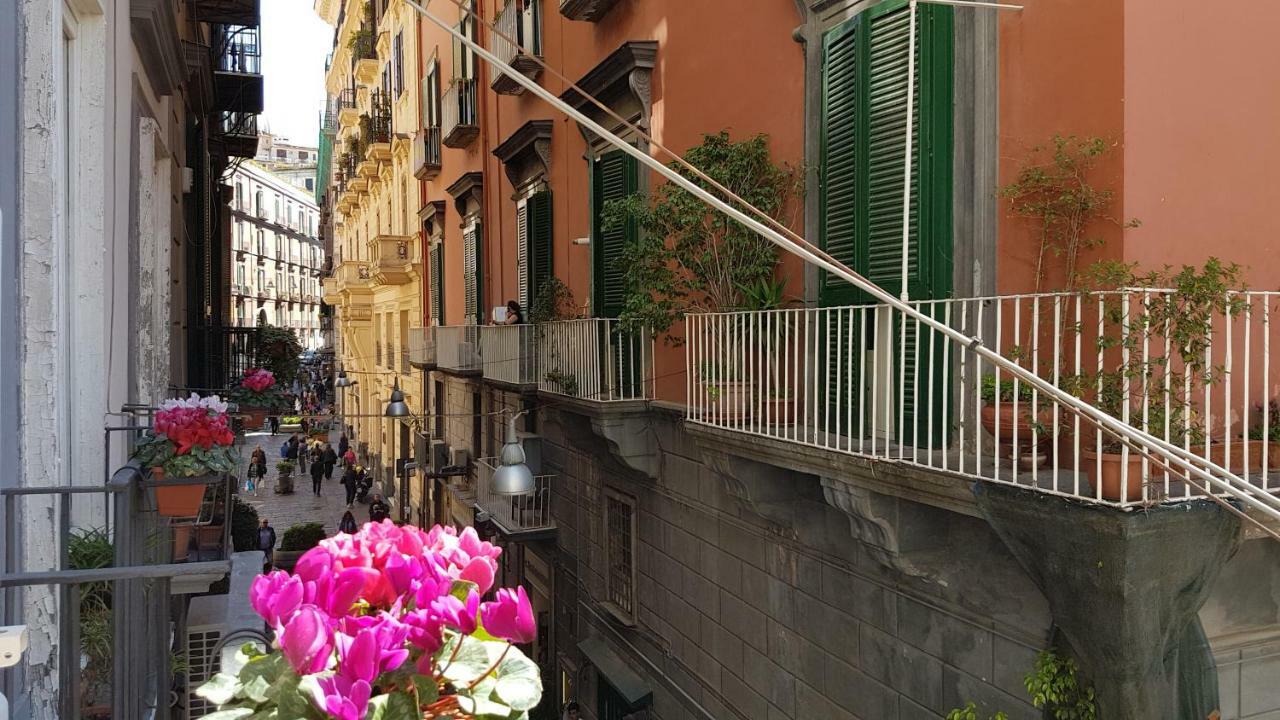 Il Salotto Di Nonna Cornelia 2 Hotel Napoli Bagian luar foto