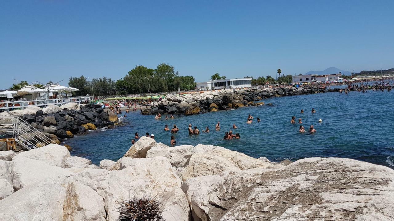Il Salotto Di Nonna Cornelia 2 Hotel Napoli Bagian luar foto