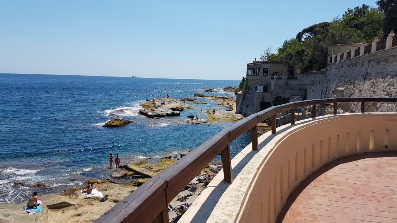 Il Salotto Di Nonna Cornelia 2 Hotel Napoli Bagian luar foto