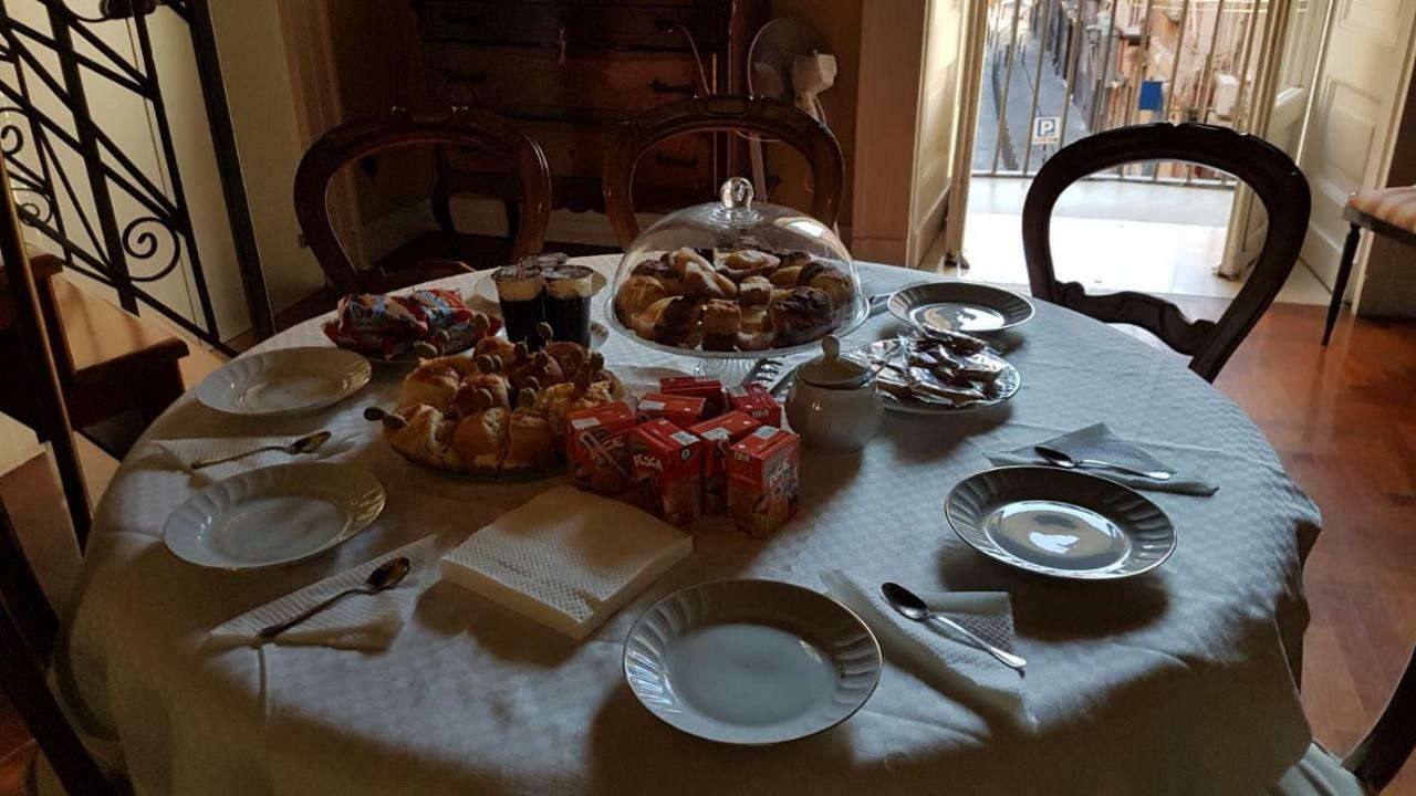 Il Salotto Di Nonna Cornelia 2 Hotel Napoli Bagian luar foto