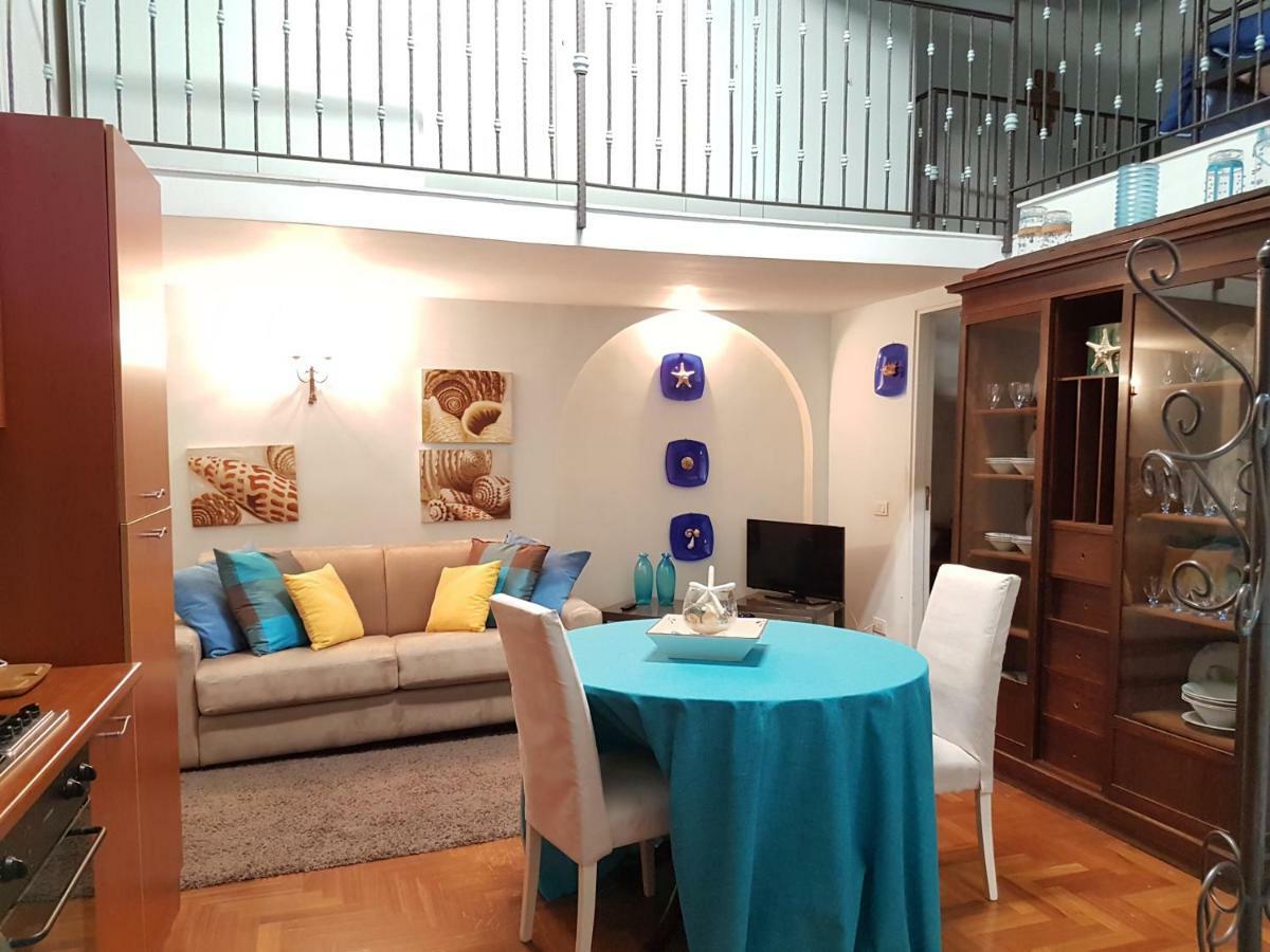 Il Salotto Di Nonna Cornelia 2 Hotel Napoli Bagian luar foto